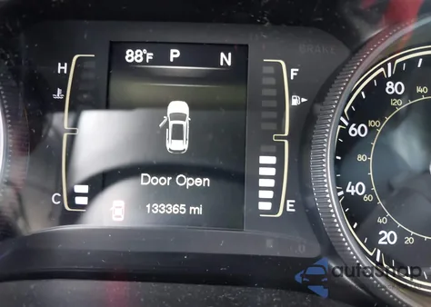 2018 Jeep Cherokee Latitude Plus Fwd z USA, uszkodzony, nr VIN 1C4PJLLX4JD511436